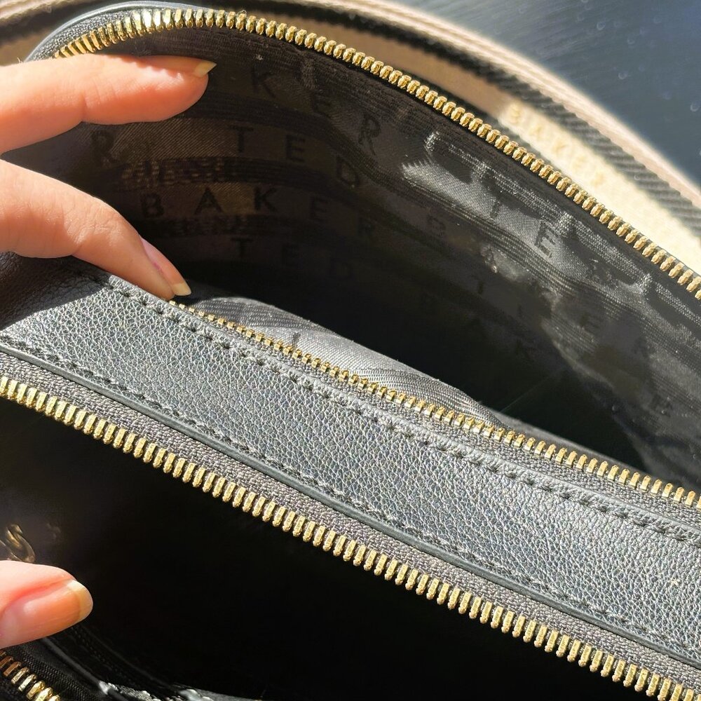 Ted Baker Amerrah Branded Strap Leather Crossbody Bag - Picture 5 of 7